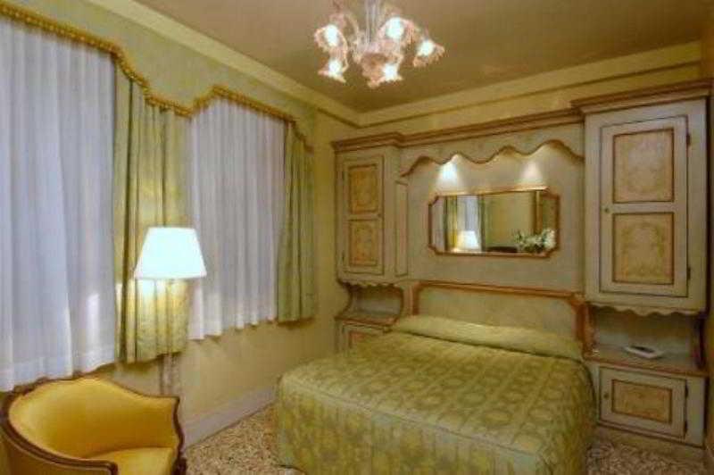 Hotel San Zulian Venice Luaran gambar